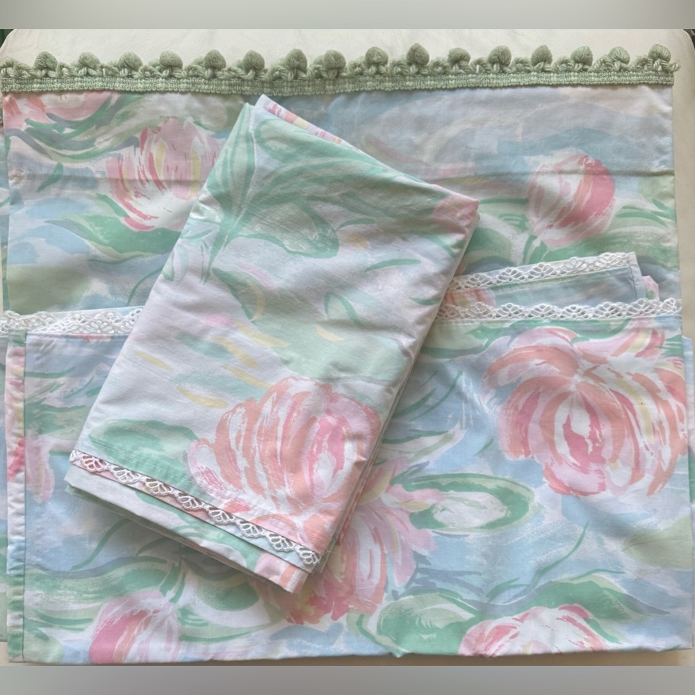 Martel. 4 piece decorative finish set. 50 cotton /50 polyester.